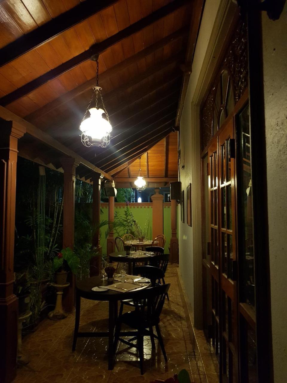 The Norfolk Heritage Airport Villa Katunayaka Buitenkant foto